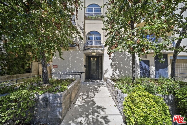 Building Photo - 5315 Bellingham Ave Unit 204