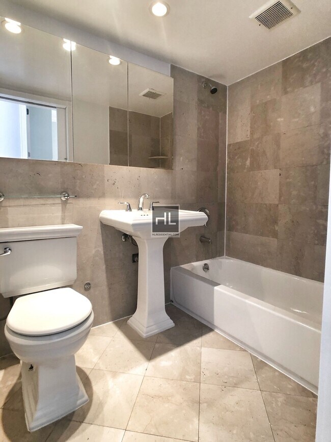 Photo - E 100TH ST. Unidad 5A