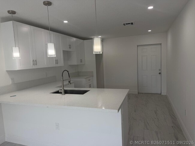 4880 Alberta Ave