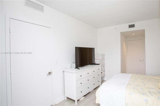 Photo - 45 SW 9th St Unit 1810