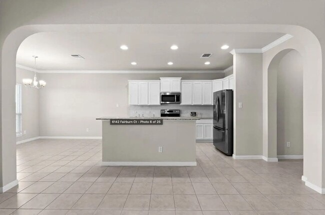 Photo - 6142 Fairburn