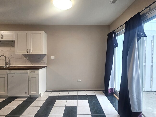 Photo - 841 Oxford Pl