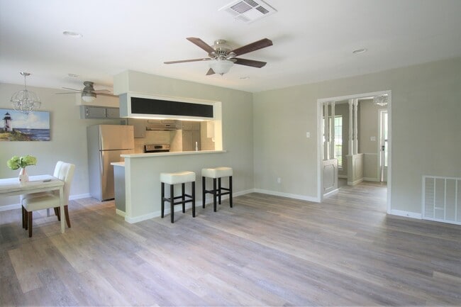Building Photo - 415 Cole St Rental