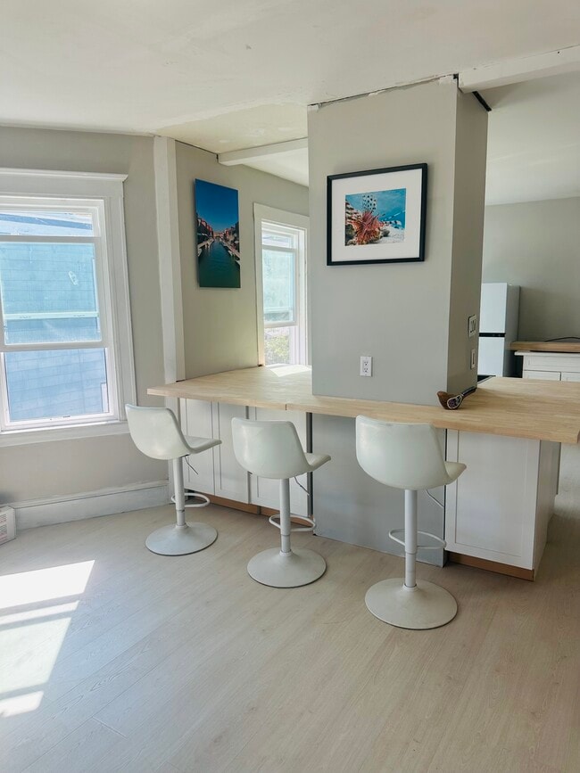 Building Photo - 127 King St Unit 3 Rental