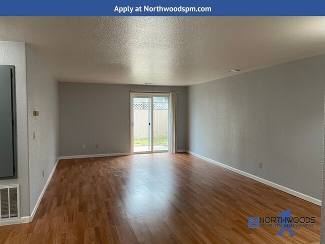 Photo - Nice 2 Bedroom 1 Bathroom Duplex-Grants Pass