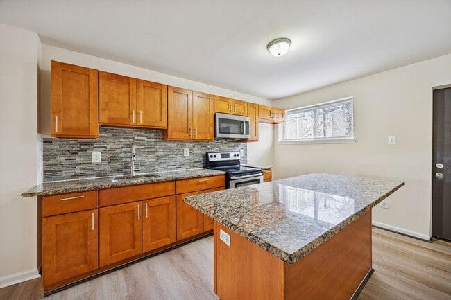 Photo - 5725 Race St