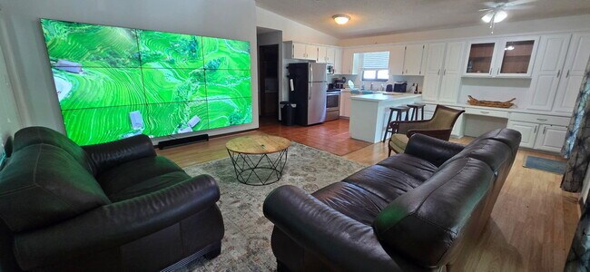 410 Coconut Dr