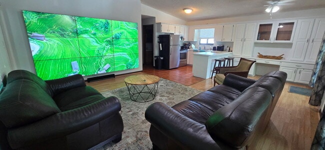 Photo - 410 Coconut Dr