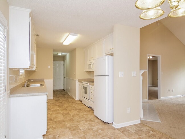 Photo - 1136 Larkspur Dr