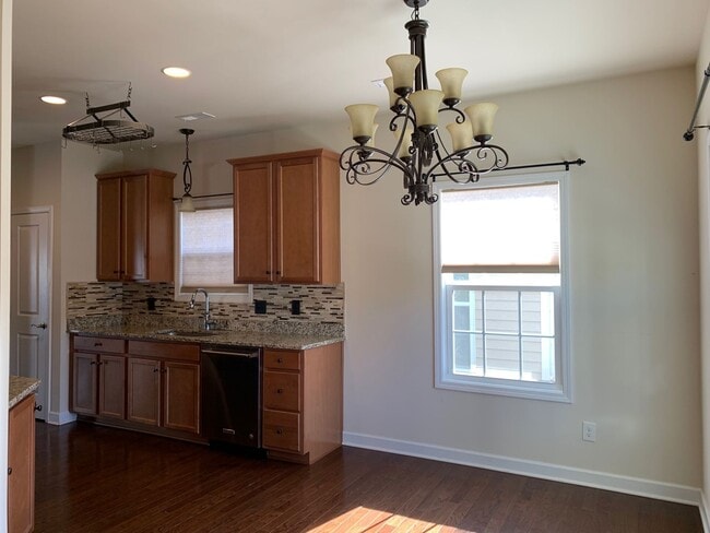 Photo - 215 Phoenix Blvd NW