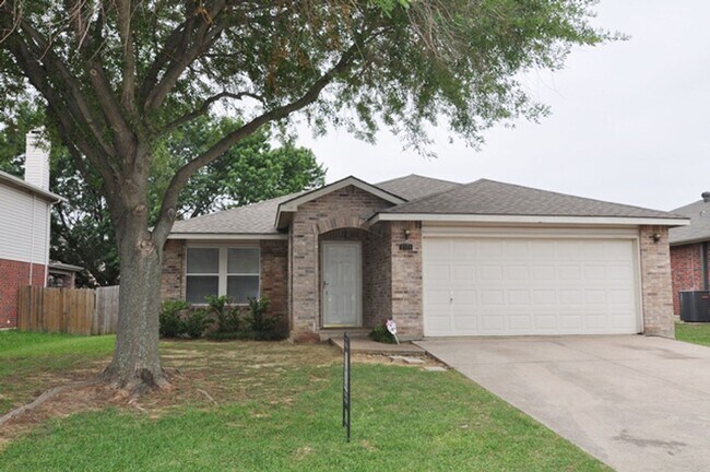 Spacious 3-2-2 in Grand Prairie, Mansfield... - Spacious 3-2-2 in Grand Prairie, Mansfield... House