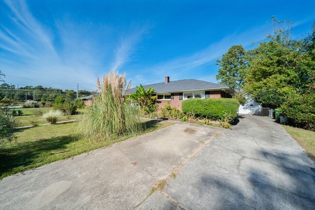 Photo - Cozy 4-Bedroom 2 bath home. MOVE -IN BY 12/31 AND RECEIVE HALF OFF FIRST MONTH'S RENT!!!!!!!