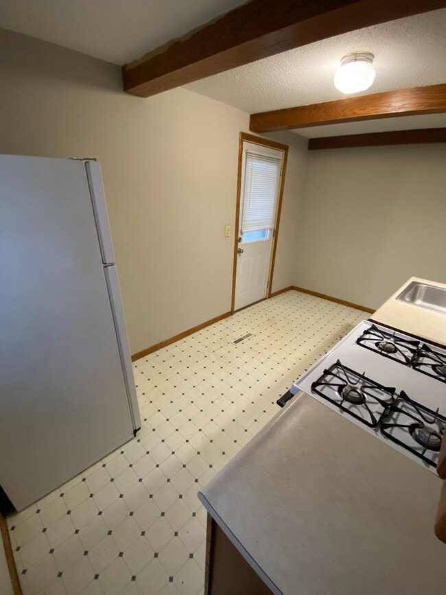 Photo - 1-Bedroom 1-Bath Main Floor Unit RHS 603-#2