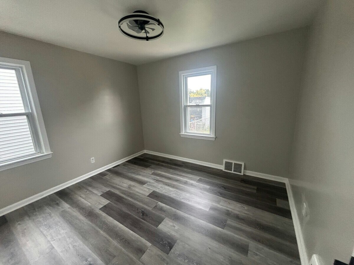 Photo - 13712 Rockside Rd