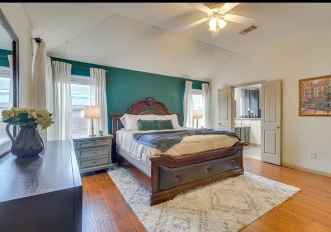 Photo - 1305 Marigold Way