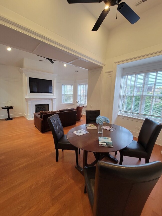 Photo - 746 W Belden Ave Unidad 3