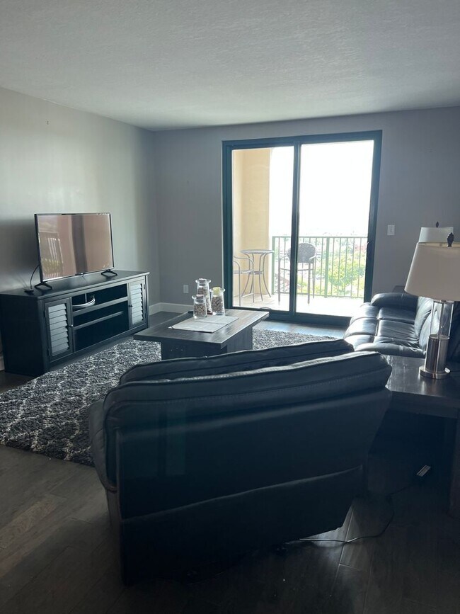 Photo - Plaza Tower 1407