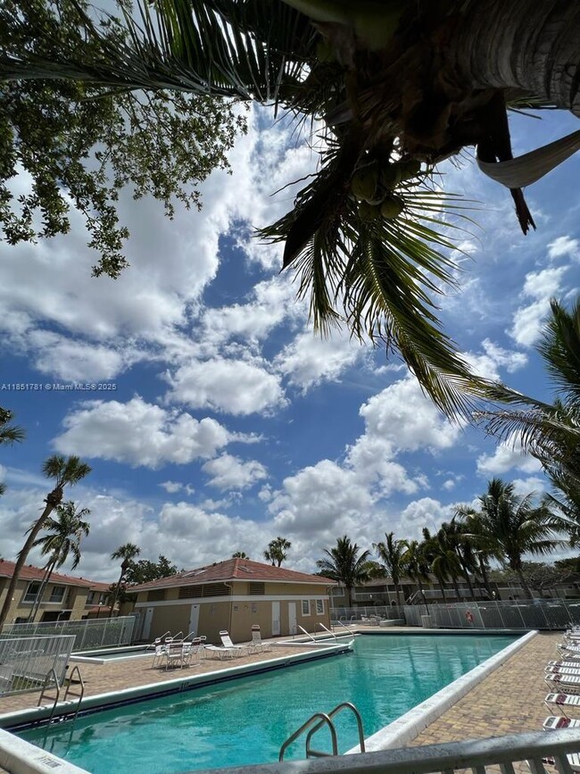 Building Photo - 9992 Twin Lakes Dr Unit 35-H Rental