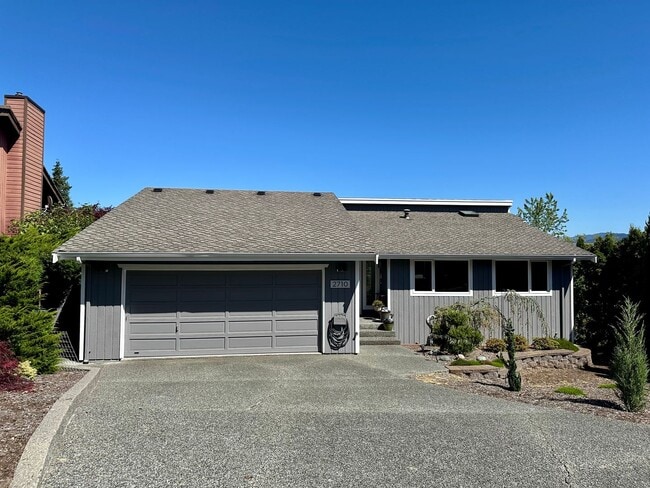 Building Photo - 2710 Lakeridge Ln