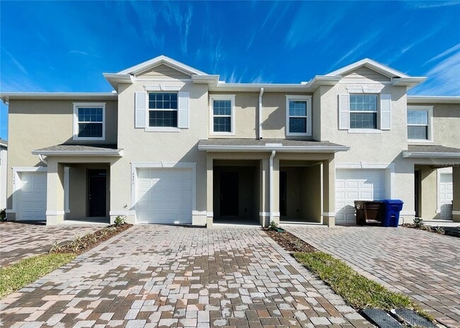 1371 Isleta Lp