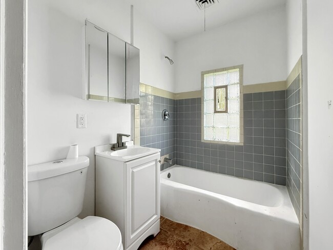 Photo - 3044 Hickory Grove Ave