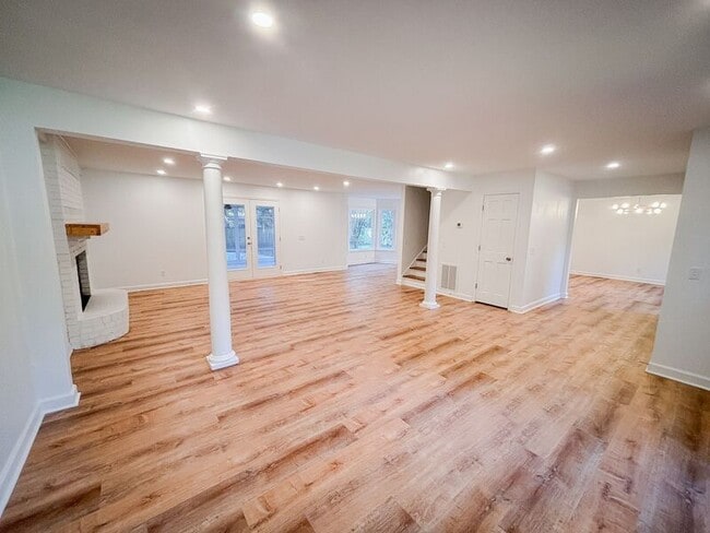 Photo - 104 Stratford Dr