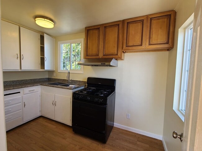 Building Photo - 2349 Roosevelt Ave Unit A Rental