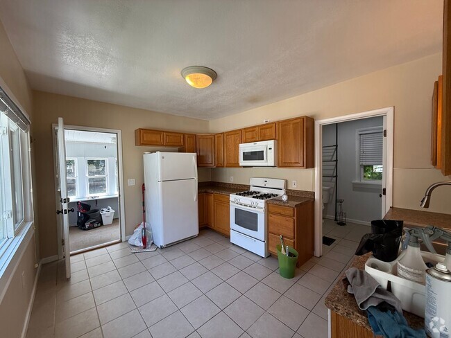 Building Photo - Charming 3 Bedroom, 1 Bath Home in the Swa...