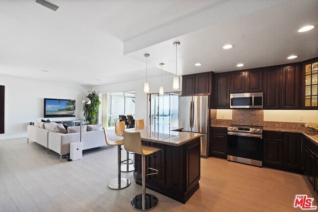 18101 Coastline Dr