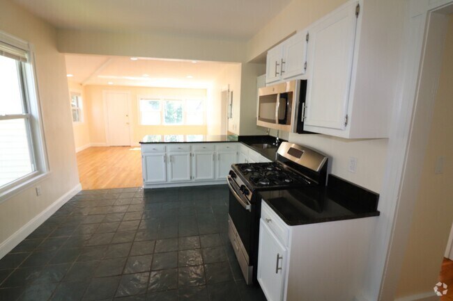 Building Photo - 2572 Massachusetts Ave Unit 2 Rental