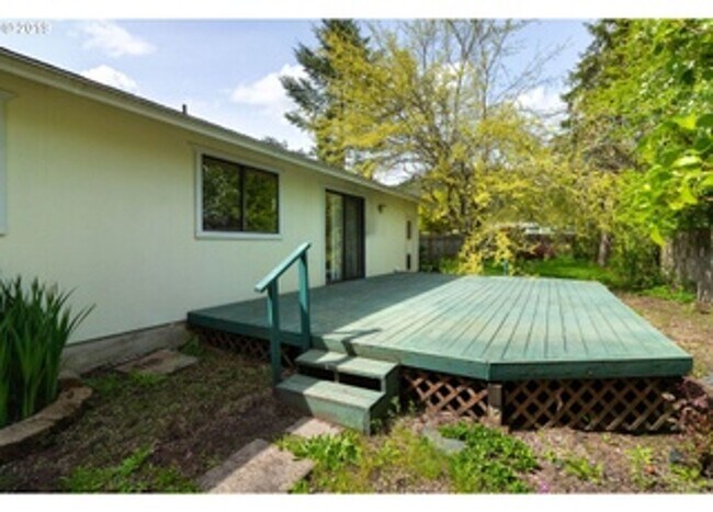 Photo - 4-bedroom 2 bath home with yard & garage