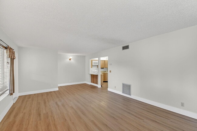 Photo - 4996 Sable Pine Cir Unidad B2