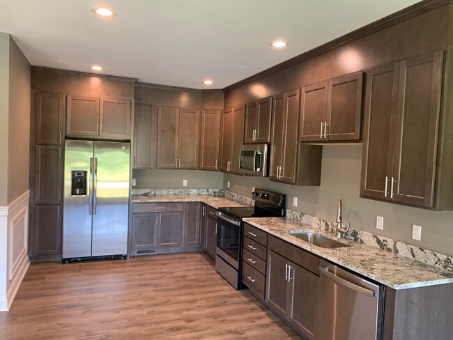 Kitchen - The Summit Townhomes