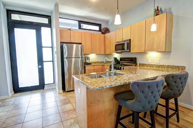 Photo - 119 W Maple Ave Unit APT 1