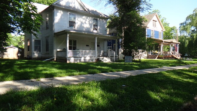 Front Yard & Porch - 1307 SW Mulvane St Unit A