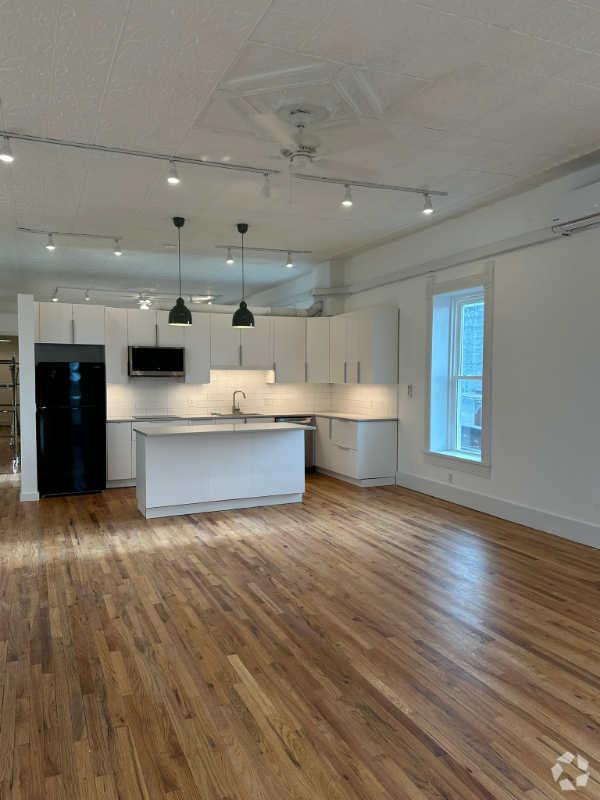 Building Photo - 204 W Washington St Unit 3B Rental