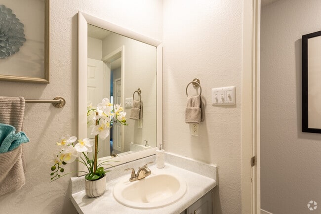 2BR, 2BA - 850SF