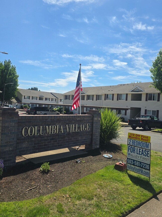 ENTRADA - Columbia Village Apartments