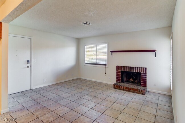 Photo - 1701 E Katie Ave Unidad 95