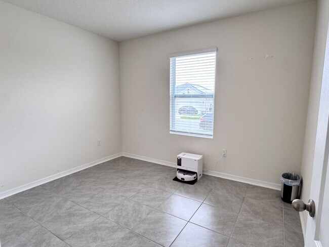 325 Meadowbrook Blvd