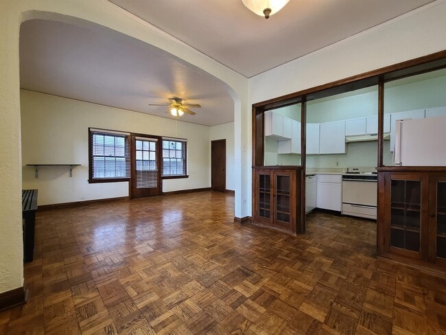 Photo - 963 Logan St