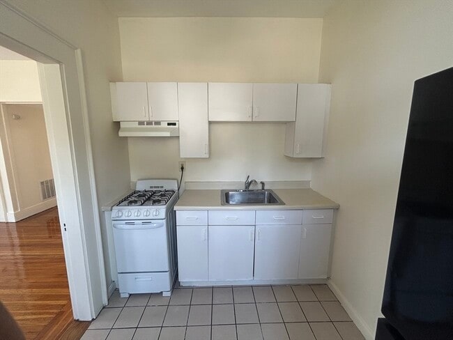Building Photo - 198 Clifton St Unit 2 Rental