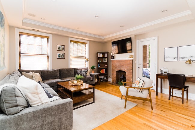 Building Photo - 914 W Schubert Ave Unit 2