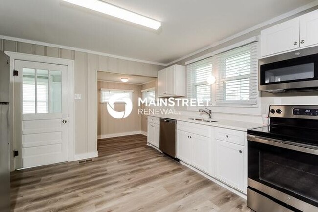 Photo - 4 Bedroom Pet-Friendly Home in CRYSTAL CITY, MO with Main Street Renewal