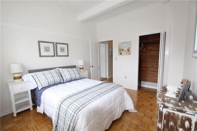 Photo - 167 Coggeshall Ave Unidad C