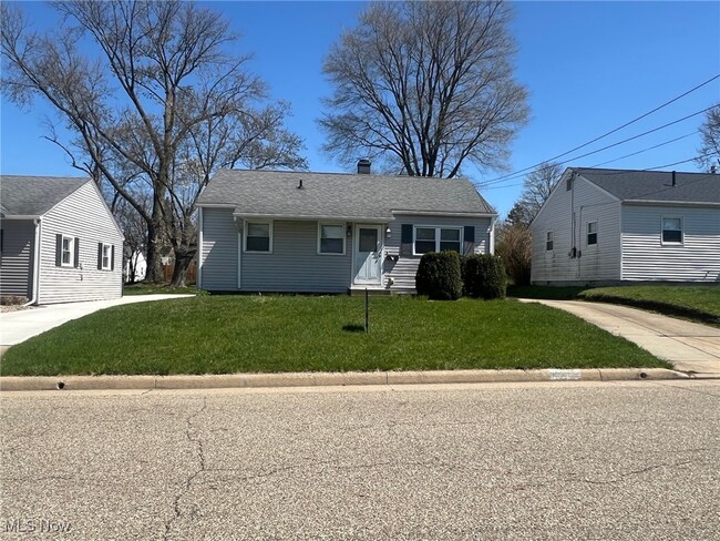 Photo - 1046 Overland Ave NE House