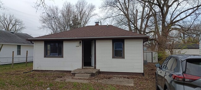 Building Photo - 3206 S Temple Ave