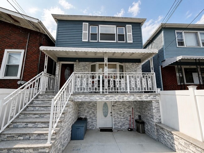 Building Photo - 215 Seaview Ave