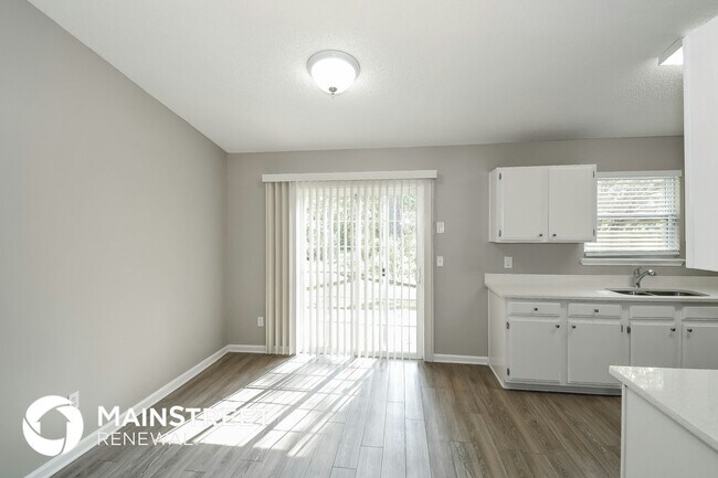 Photo - 2419 Winterwood Cir E