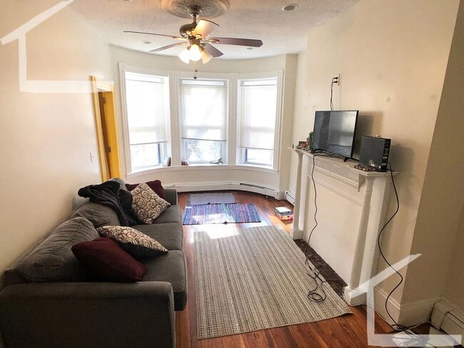 Building Photo - Really Nice 4 bed 2 bath in Fort Hill....